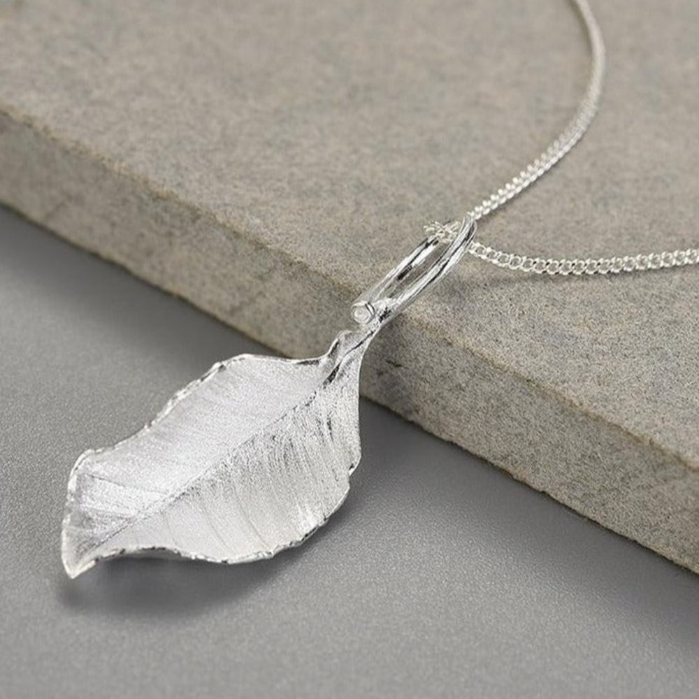 
                  
                    Leaf-Pendant-By-Yonandole_10
                  
                