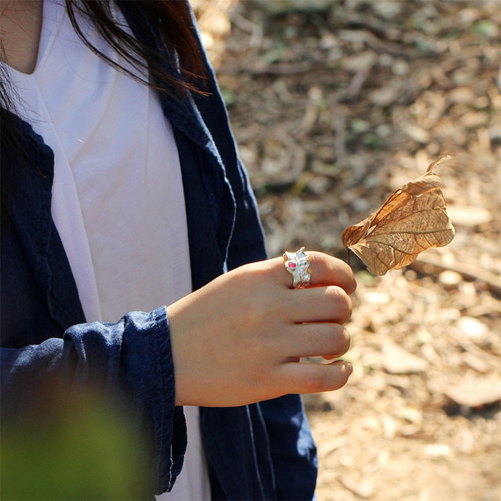 
                  
                    Leaf-Ring-With-Tourmaline-By-Yonandole_11
                  
                