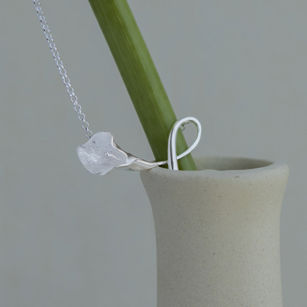 
                  
                    Lily-Calla-Flower-Pendant-Necklace-By-Yonandole_5
                  
                