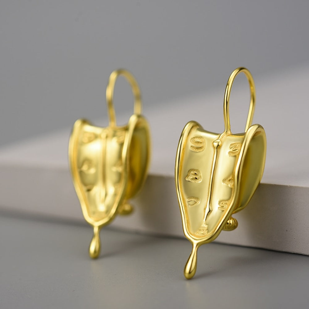 
                      
                        Melting-Clock-Earrings-By-Yonandole_1
                      
                    