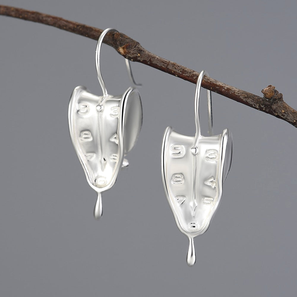 
                      
                        Melting-Clock-Earrings-By-Yonandole_3
                      
                    