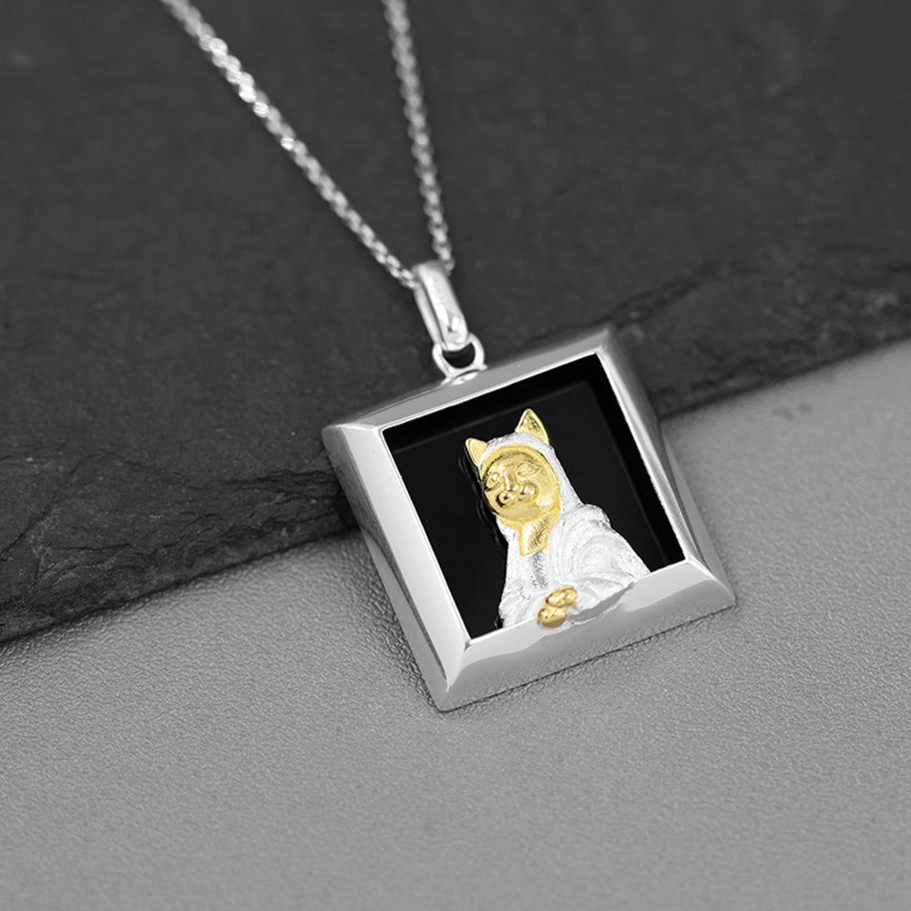 
                      
                        Mona-Lisa-Cat-Pendant-By-Yonandole_2b
                      
                    