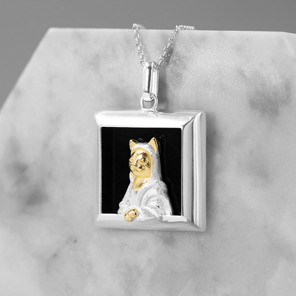 
                      
                        Mona-Lisa-Cat-Pendant-By-Yonandole_3b
                      
                    