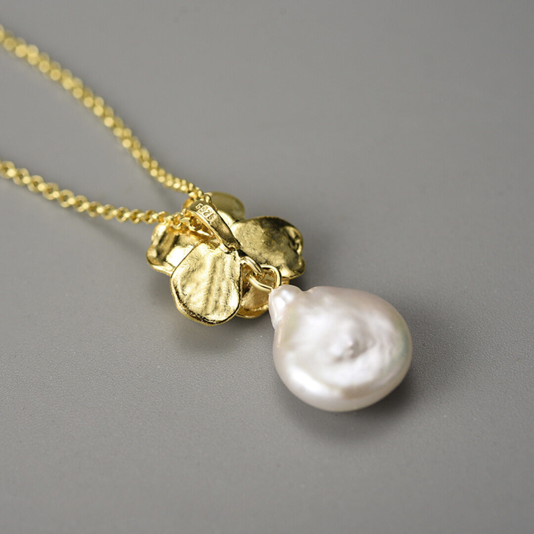 Necklace-And-Camellia-Pendant-With-Baroque-Pearl_By-Yonandole_5