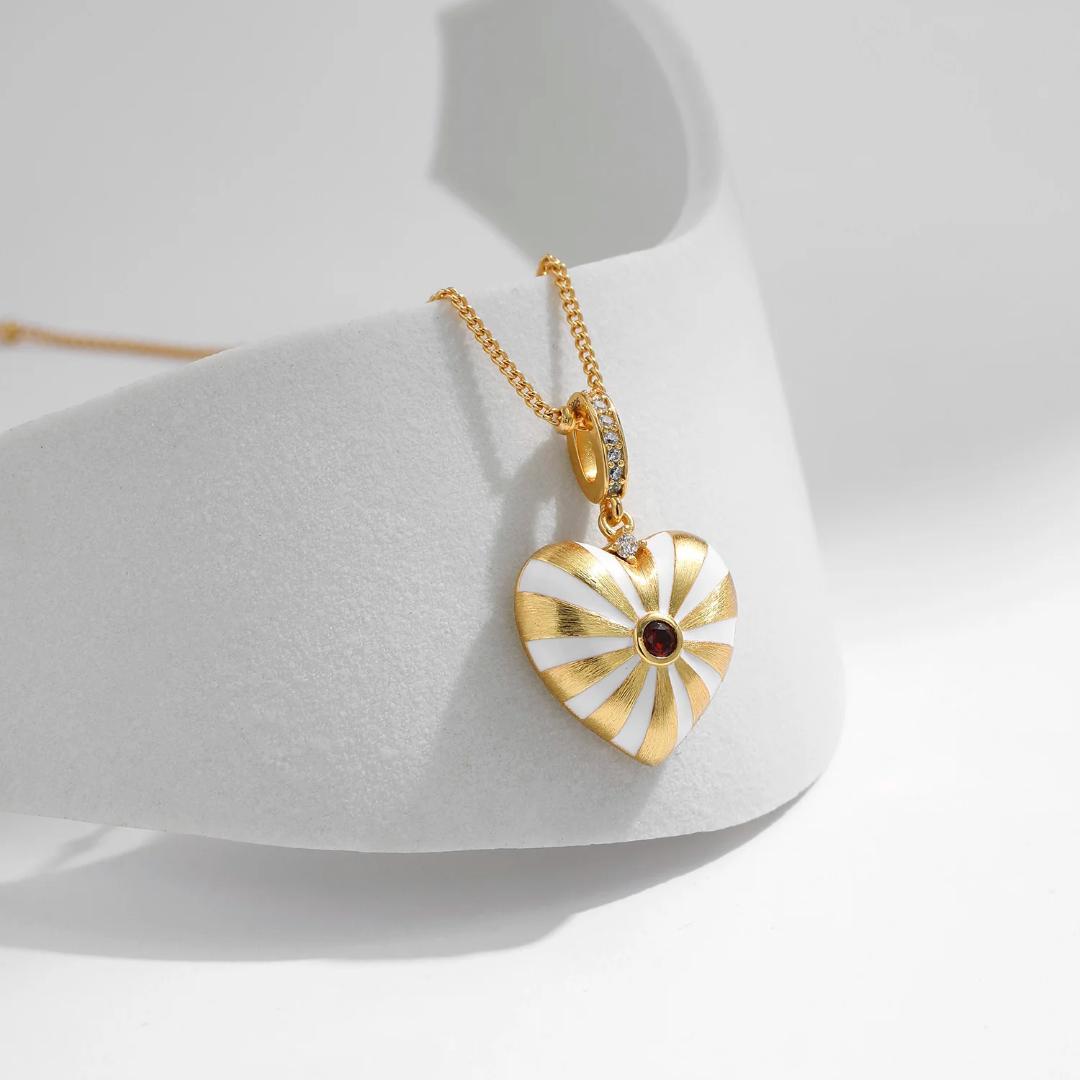 Necklace-And-Heart-Pendant-With-Ray-Pattern-By-Yonandole_5