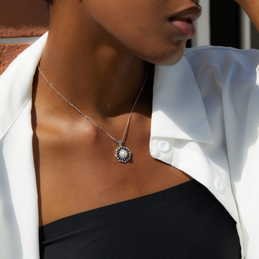 Necklace-And-Pearl-Pendant-With-Honeycomb-Pattern-By-Yonandole_1