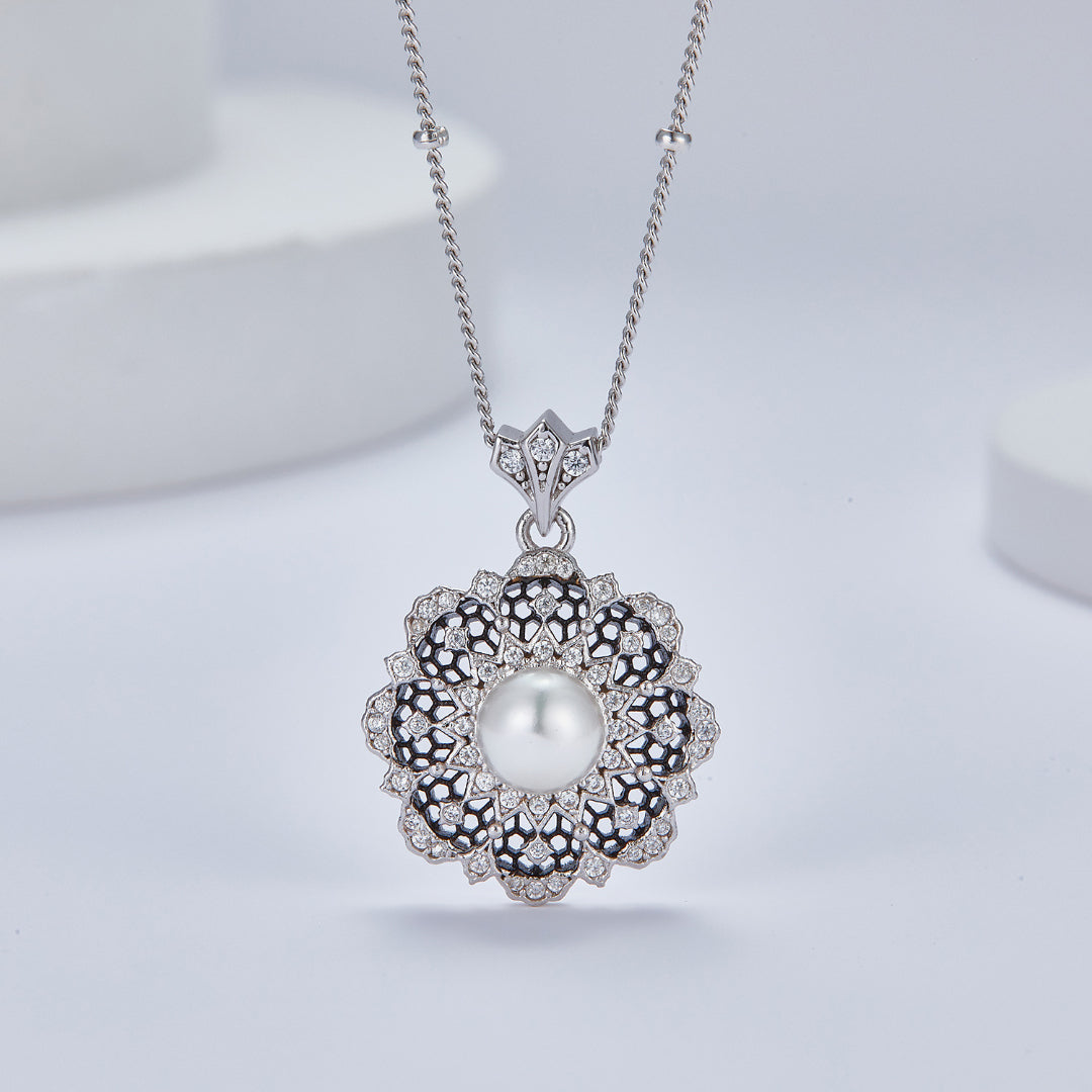 Necklace-And-Pearl-Pendant-With-Honeycomb-Pattern-By-Yonandole_10
