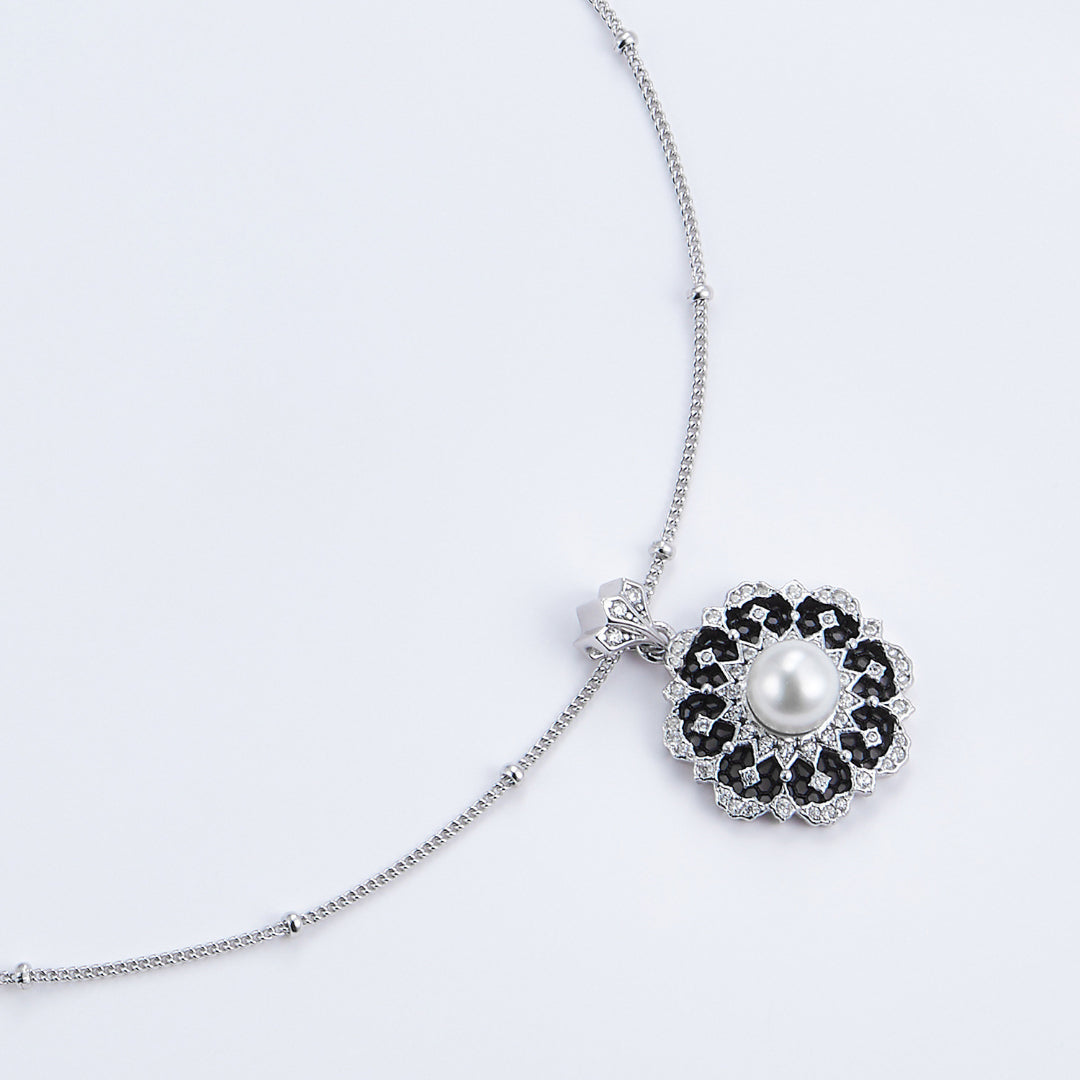 Necklace-And-Pearl-Pendant-With-Honeycomb-Pattern-By-Yonandole_2