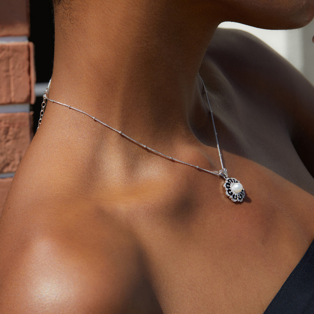 Necklace-And-Pearl-Pendant-With-Honeycomb-Pattern-By-Yonandole_4