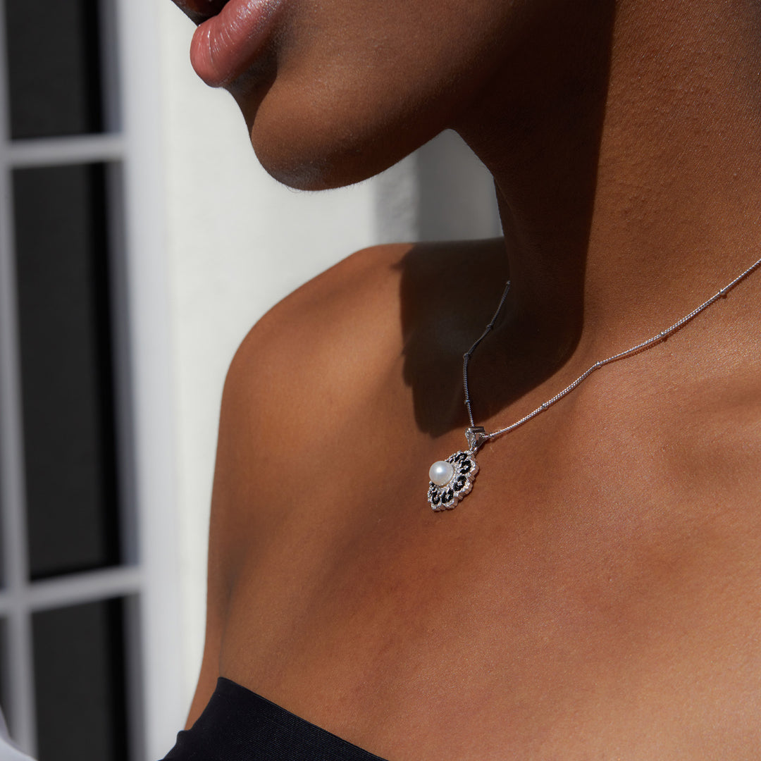 Necklace-And-Pearl-Pendant-With-Honeycomb-Pattern-By-Yonandole_6