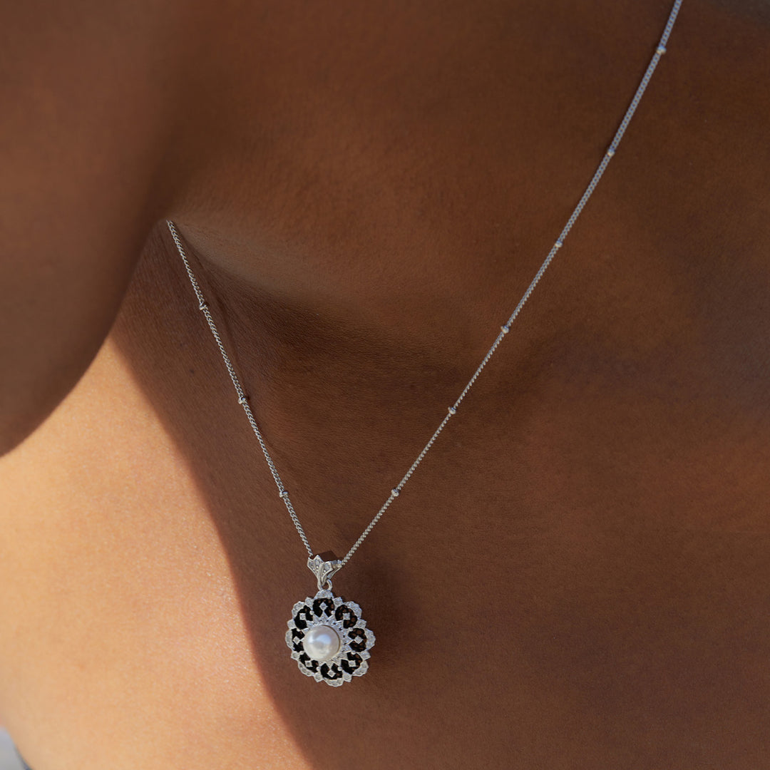 Necklace-And-Pearl-Pendant-With-Honeycomb-Pattern-By-Yonandole_7