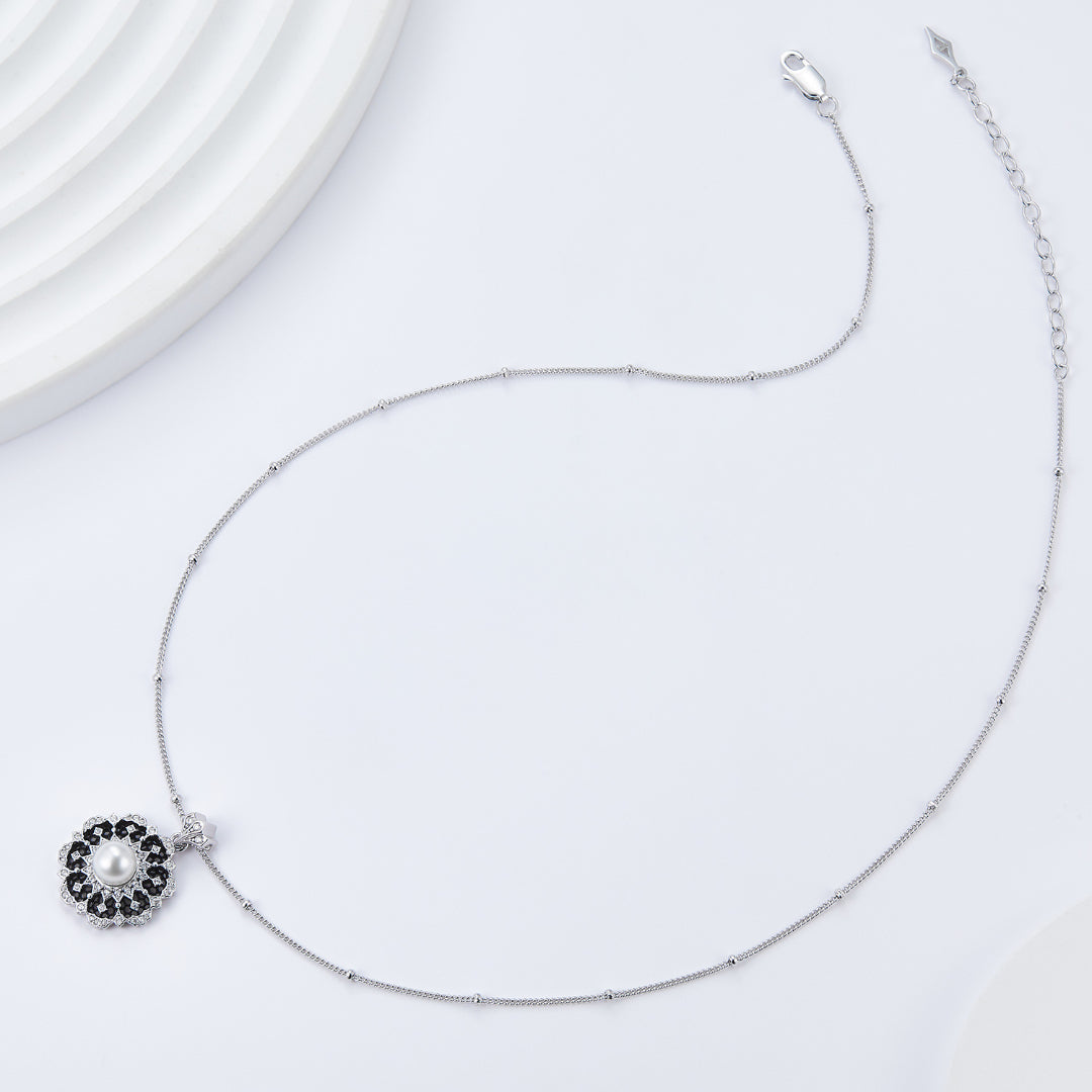 Necklace-And-Pearl-Pendant-With-Honeycomb-Pattern-By-Yonandole_9