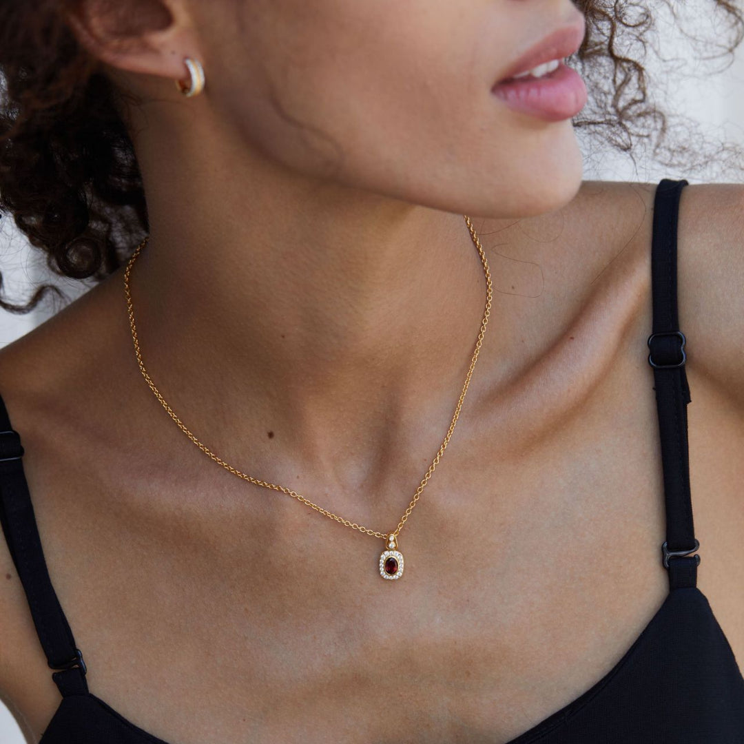 Necklace-And-Pendant-With-Garnet-And-Zirconia-By-Yonandole_4a