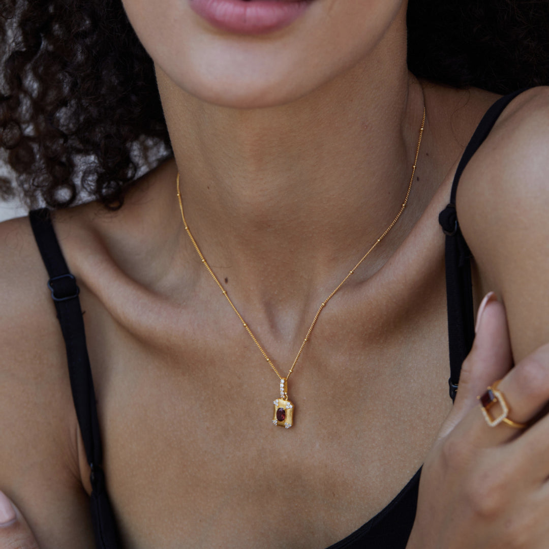 Necklace-And-Pendant-With-Garnet-And-Zirconia-By-Yonandole_5