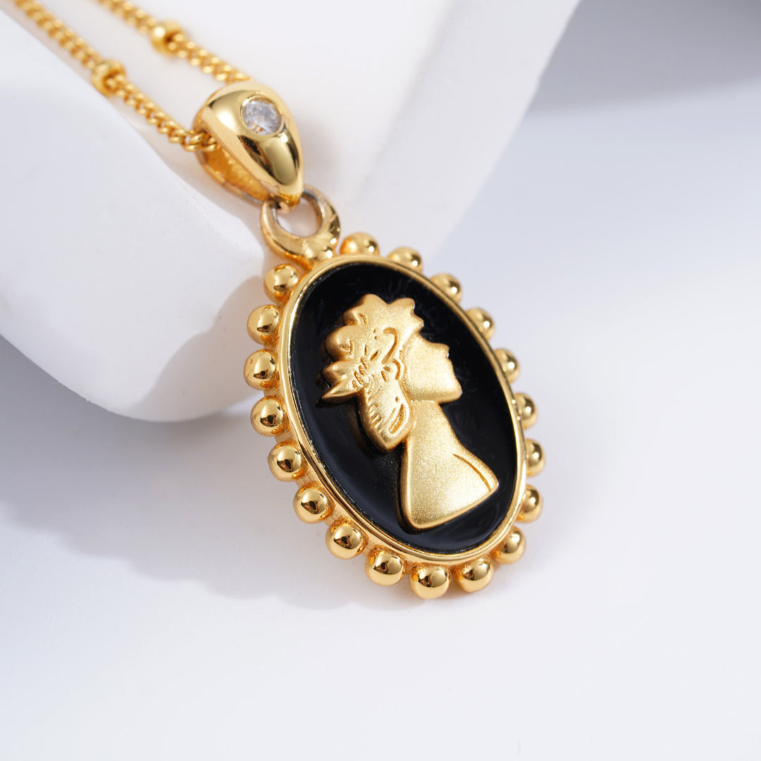 Necklace-And-Portrait-Pendant-With-Black-Agate-By-Yonandole_3