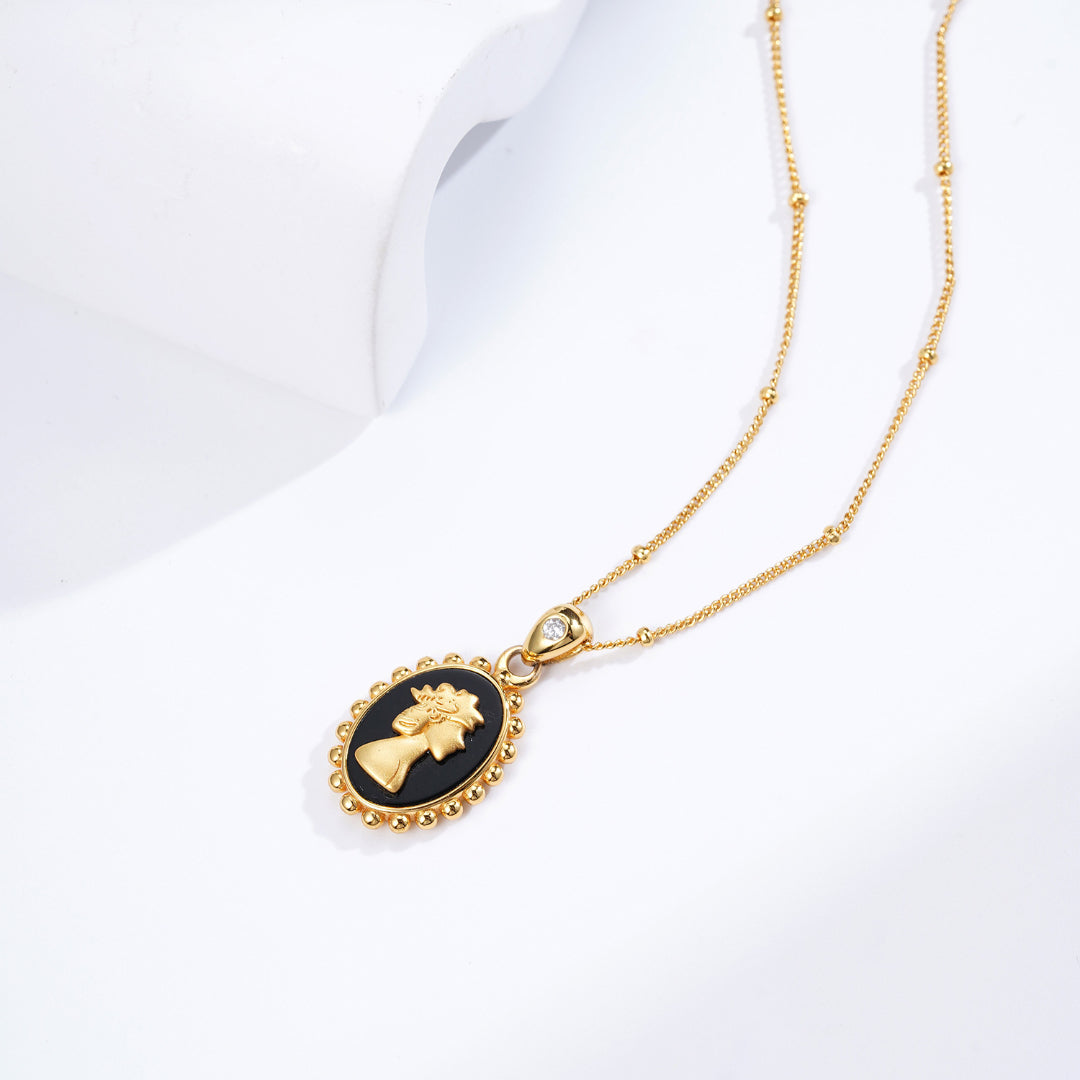 Necklace-And-Portrait-Pendant-With-Black-Agate-By-Yonandole_4