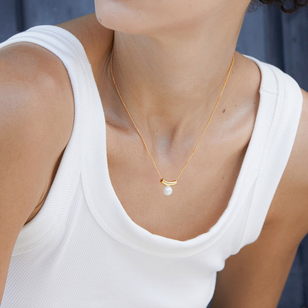 Necklace-With-A-Tube-Element-And-Freshwater-Pearl-By-Yonandole_2