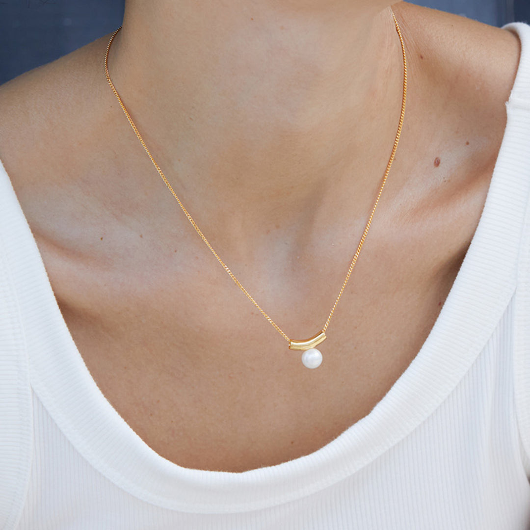 Necklace-With-A-Tube-Element-And-Freshwater-Pearl-By-Yonandole_7