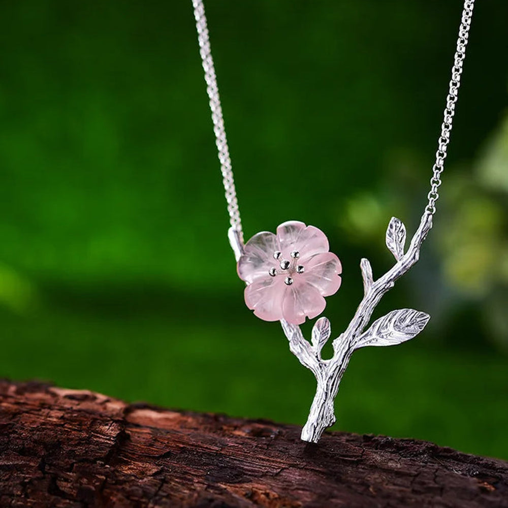 
                  
                    Necklace-With-Crystal-Flower-By-Yonandole_12
                  
                