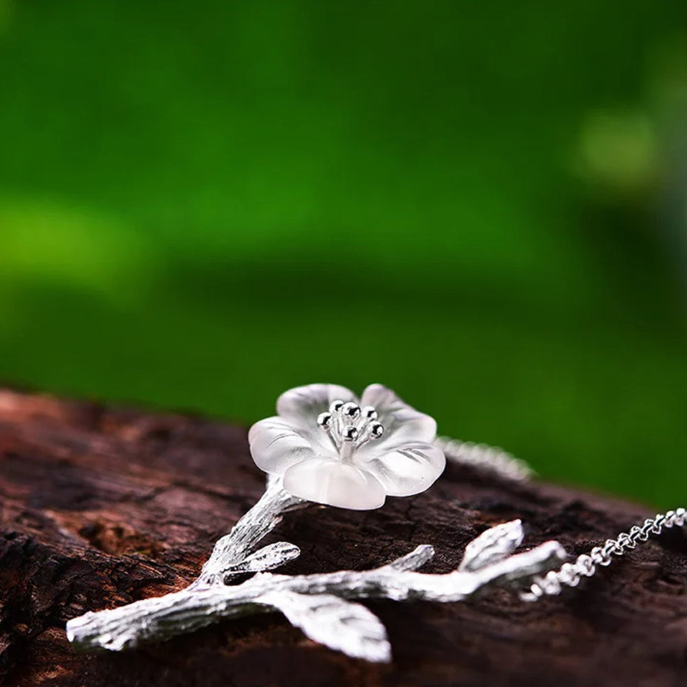 
                  
                    Necklace-With-Crystal-Flower-By-Yonandole_13
                  
                