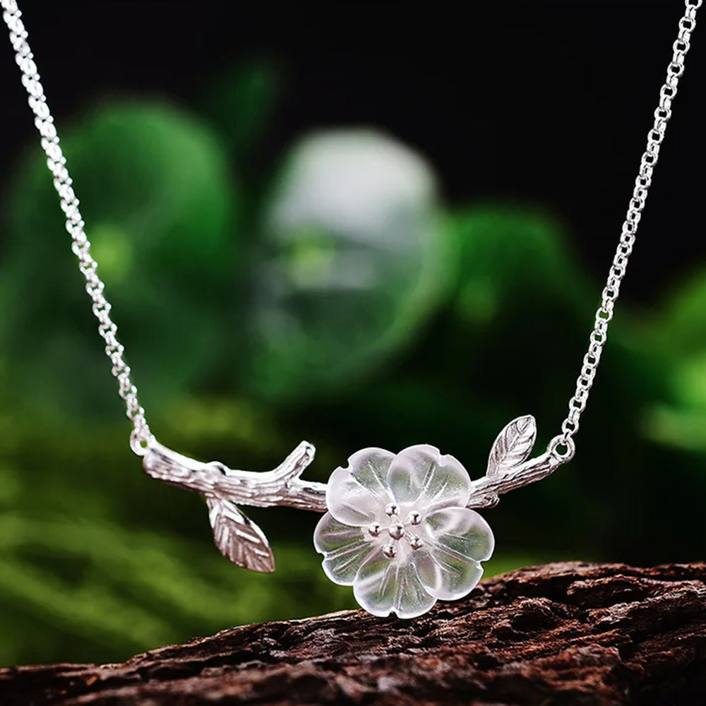 
                      
                        Necklace-With-Crystal-Flower-By-Yonandole_3a
                      
                    