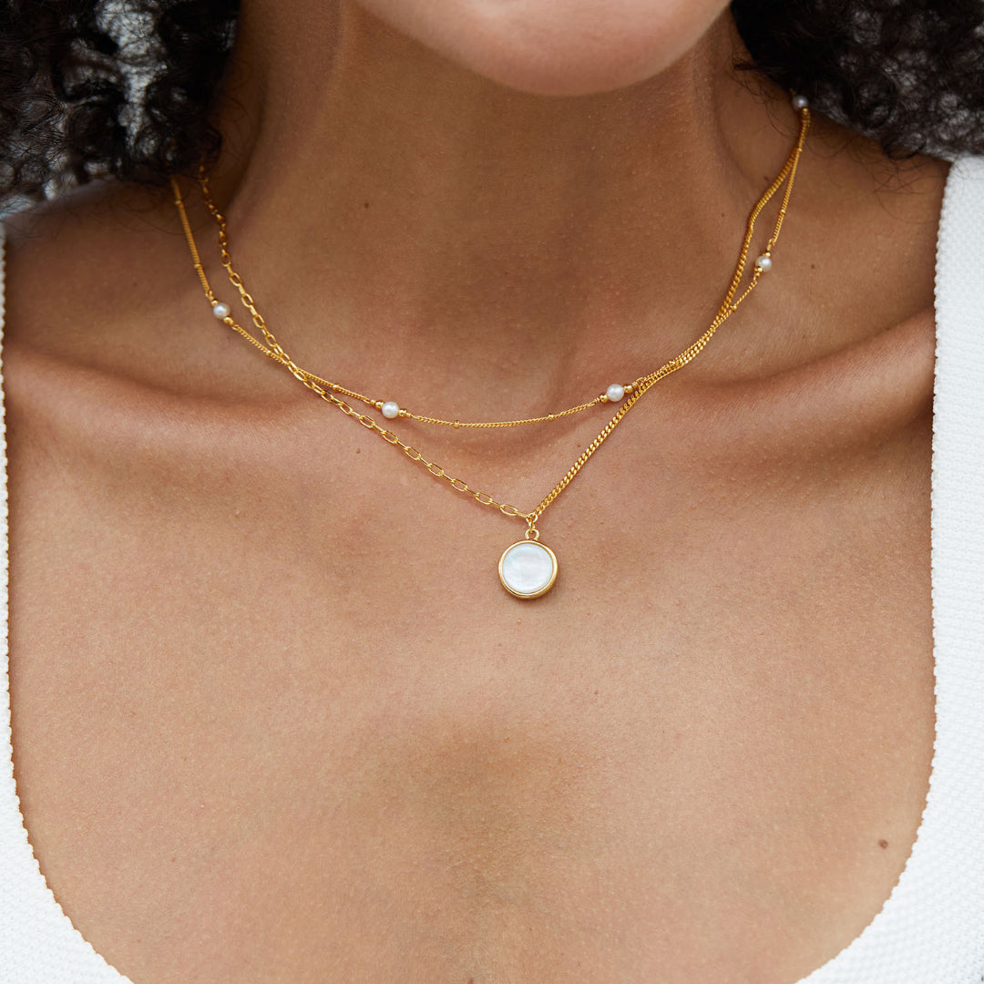 Necklace-With-Double-Sided-Black-White-Pendant-By-Yonandole_2