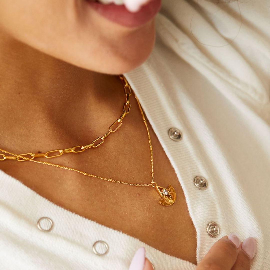 Necklace-With-Fan-Shaped-Pendant-By-Yonandole_1