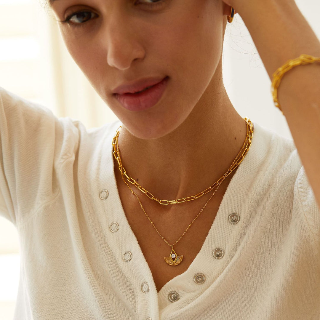 Necklace-With-Fan-Shaped-Pendant-By-Yonandole_10