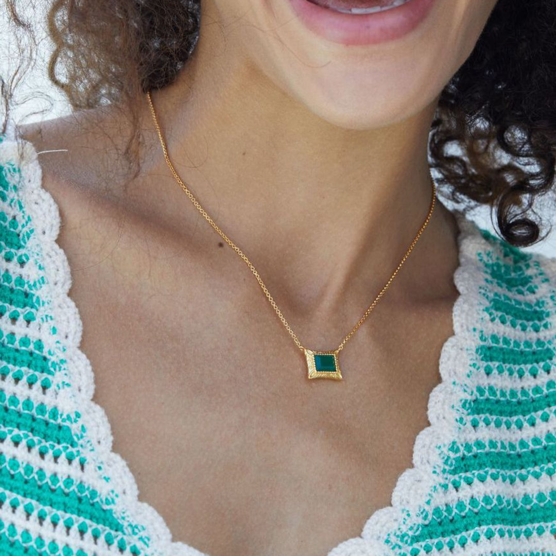Necklace-With-Green-Agate-Pendant-By-Yonandole_1