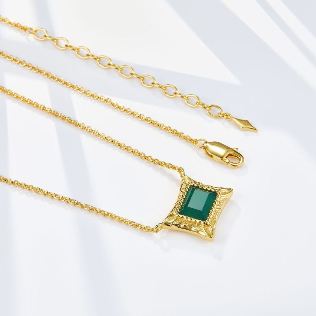 Necklace-With-Green-Agate-Pendant-By-Yonandole_2