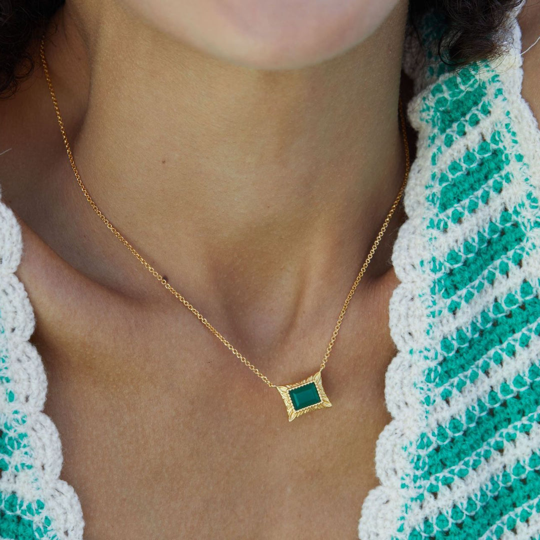 Necklace-With-Green-Agate-Pendant-By-Yonandole_6
