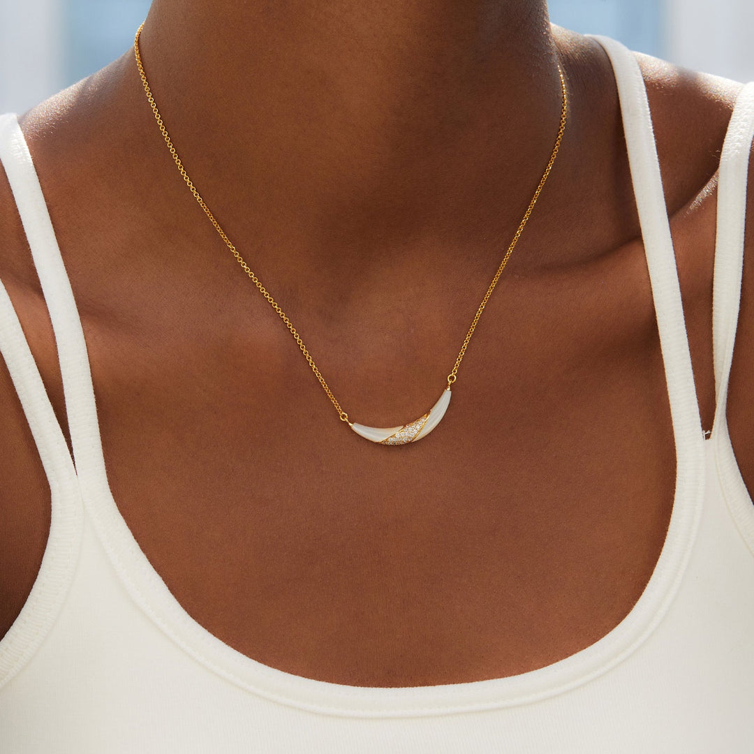 Necklace-With-Horn-Like-Pendant-By-Yonandole_4