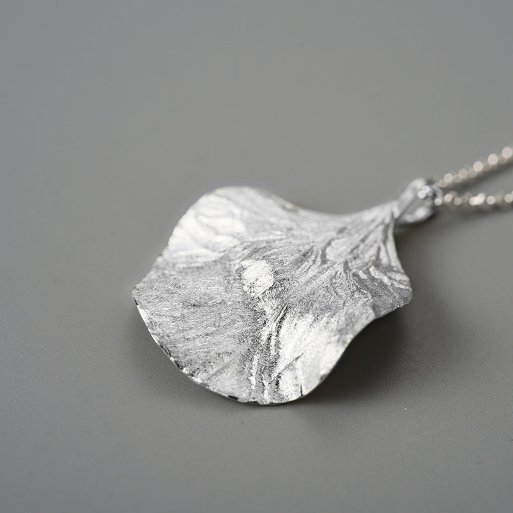 
                  
                    Necklace-With-Leaf-Pendant-By-Yonandole_12a
                  
                