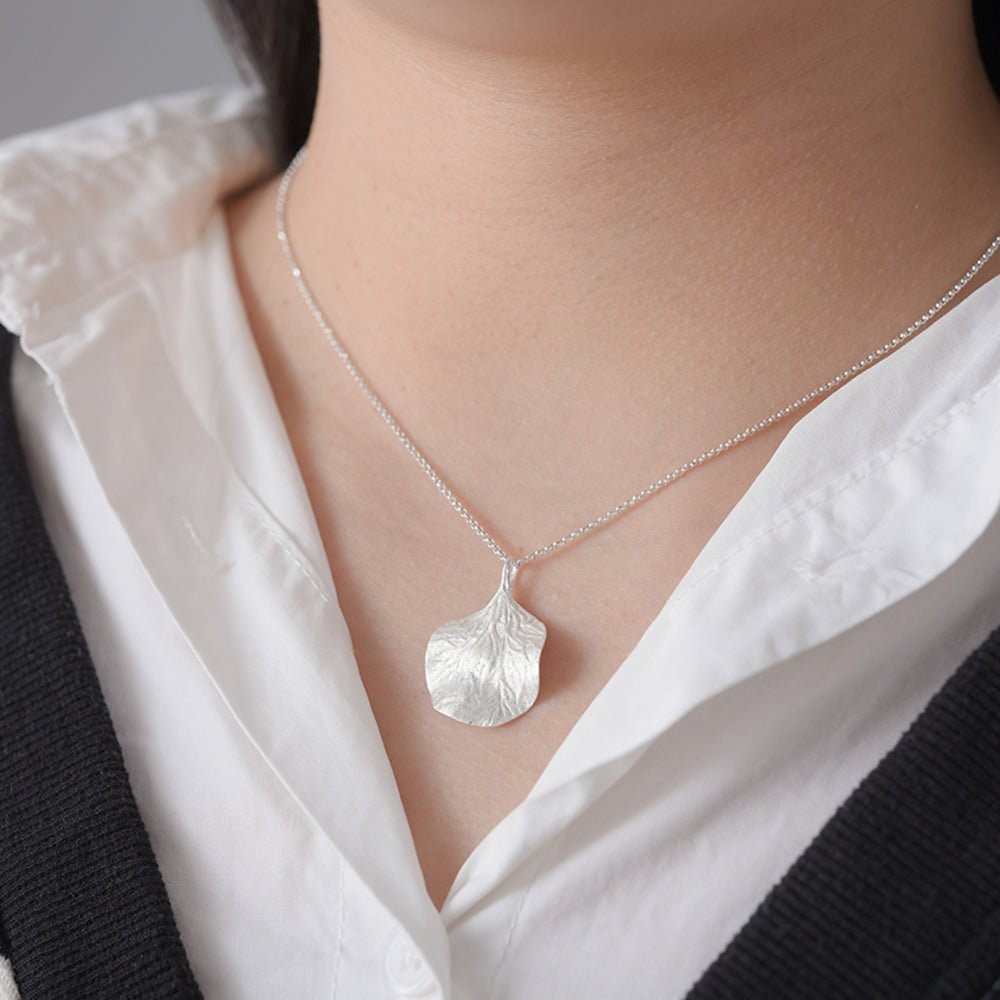 
                  
                    Necklace-With-Leaf-Pendant-By-Yonandole_2a
                  
                