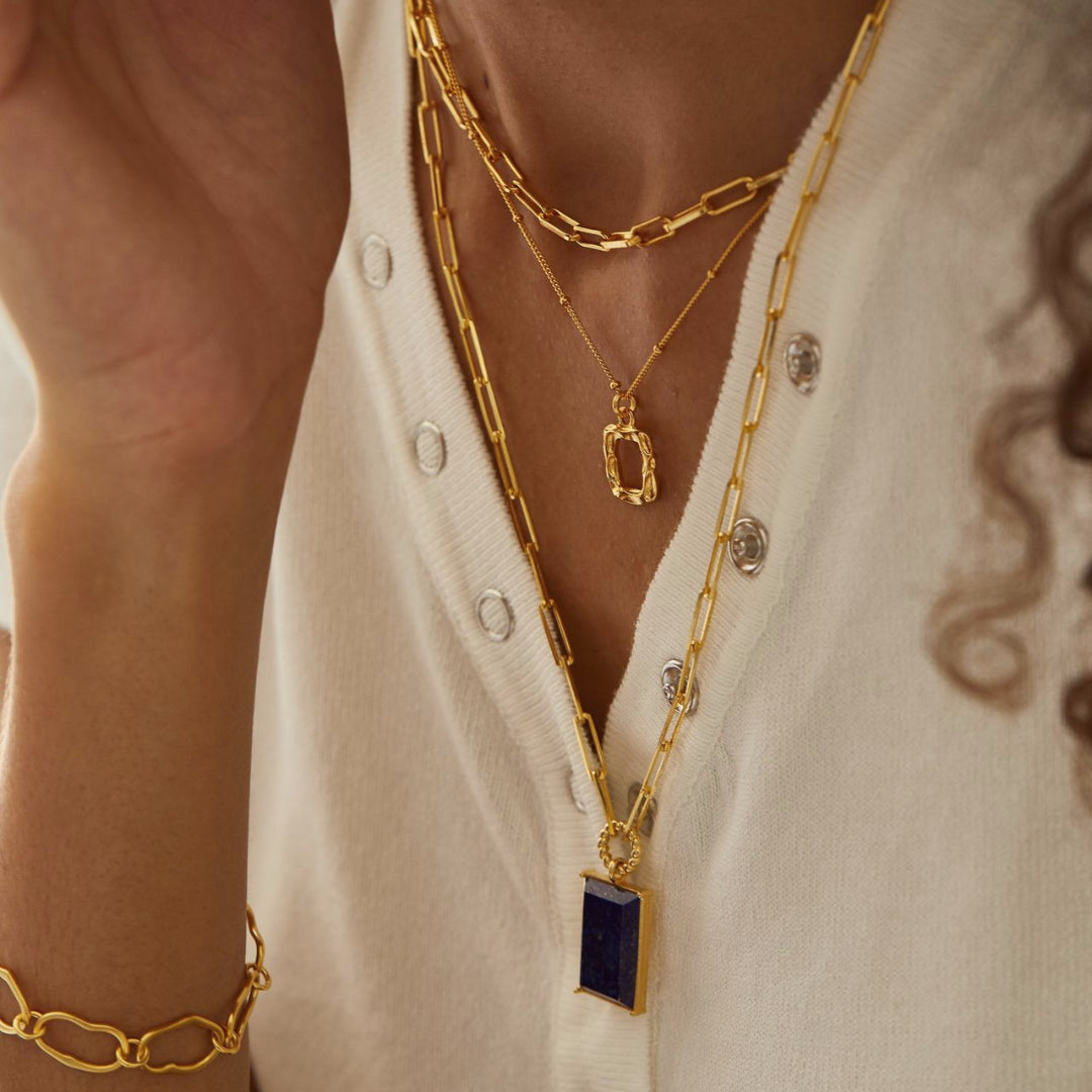 Necklace-With-Rectangular-Textured-Pendant-By-Yonandole_3