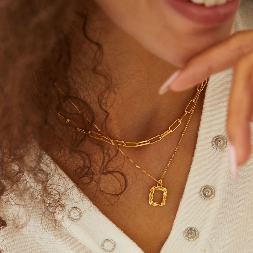 Necklace-With-Rectangular-Textured-Pendant-By-Yonandole_4