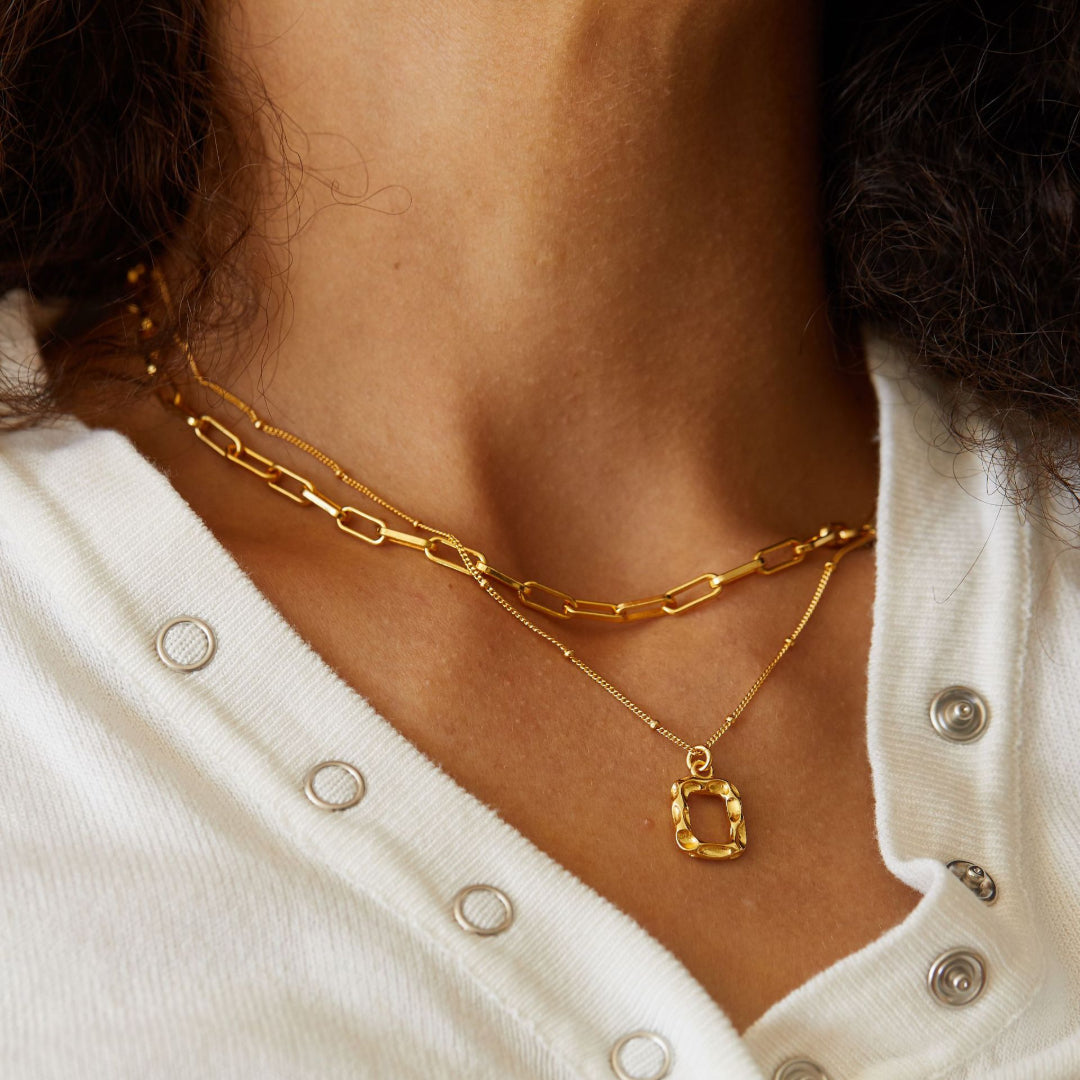 Necklace-With-Rectangular-Textured-Pendant-By-Yonandole_7