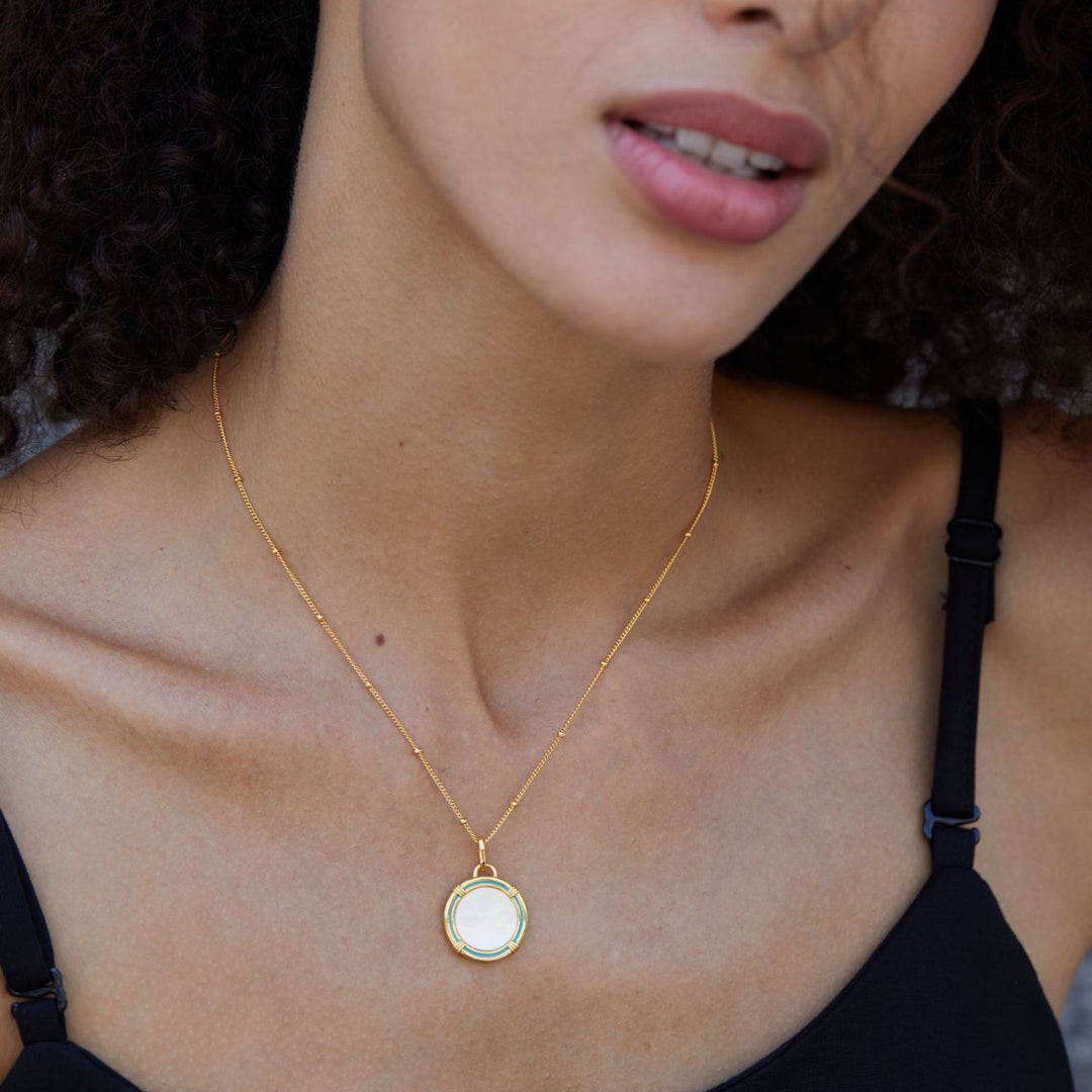 Necklace-With-Round-Shell-Pendant-By-Yonandole_4