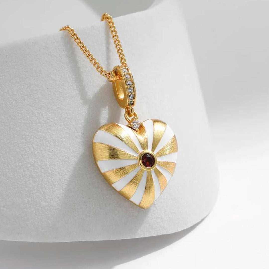 Necklace-With-Round-Shell-Pendant-By-Yonandole_9