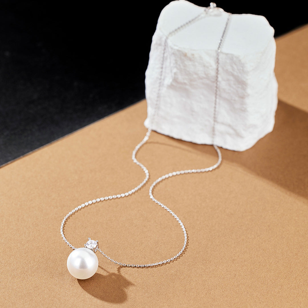 Necklace-With-Shell-Pearl-And-Zirconia-By-Yonandole_4
