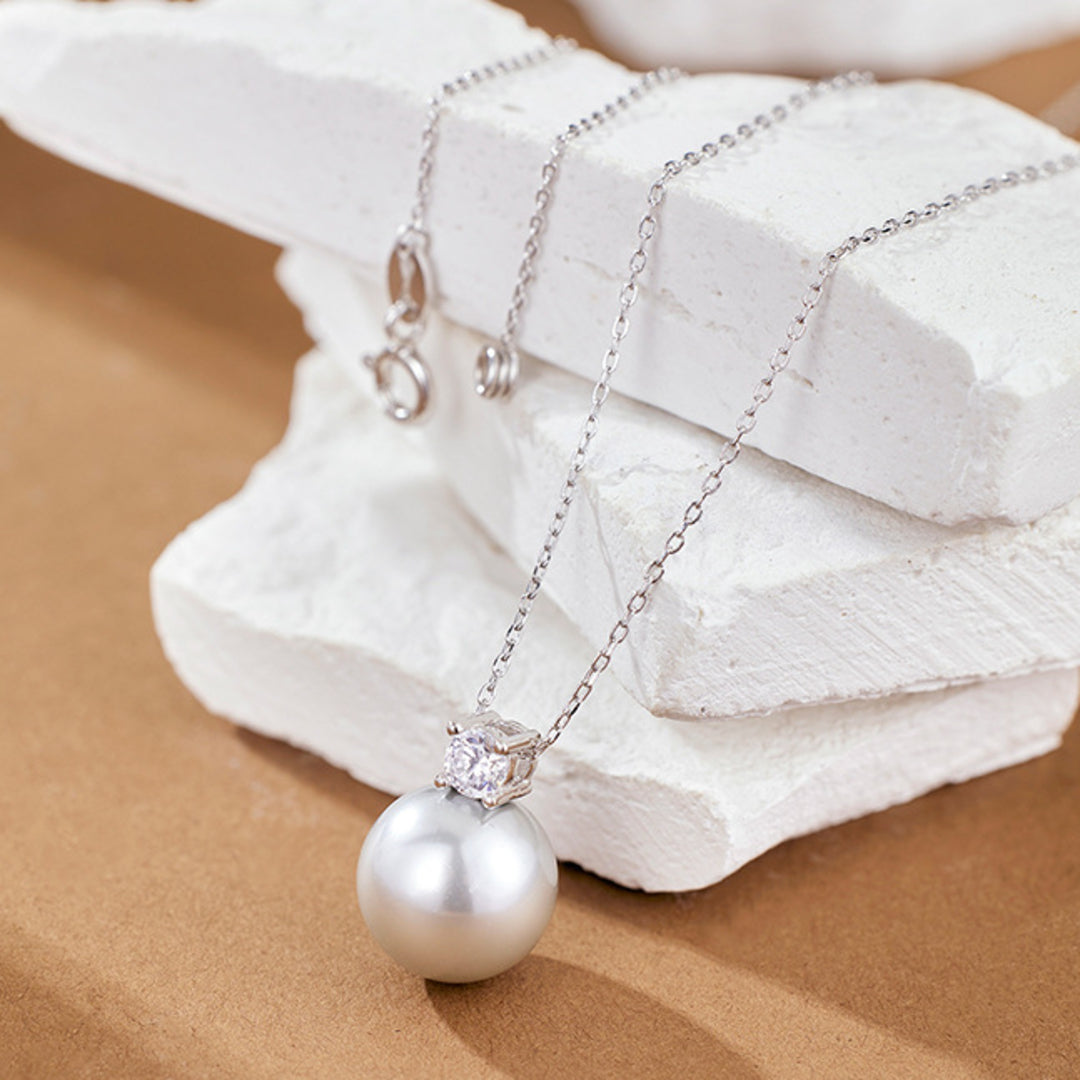 Necklace-With-Shell-Pearl-And-Zirconia-By-Yonandole_5