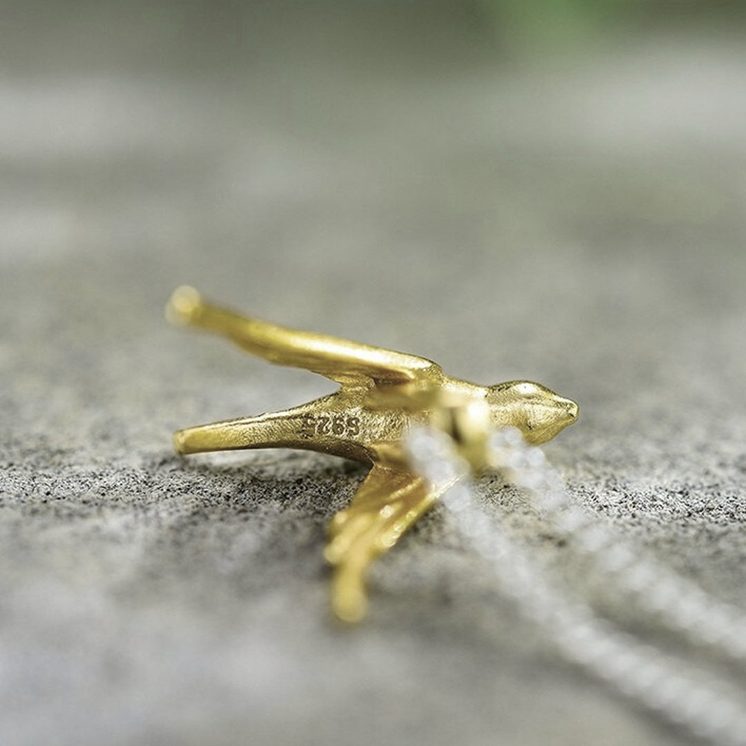 Necklace-With-Swallow-Pendant-By-Yonandole_8