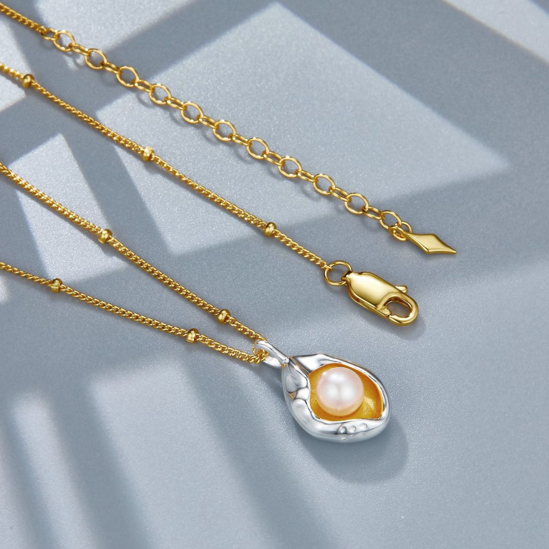 Necklace-With-Two-Color-Pearl-Pendant-By-Yonandole_5