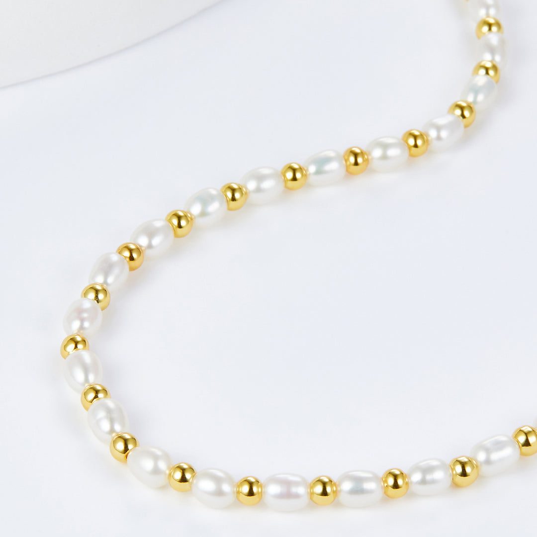 Necklace-With-White-Pearls-And-Golden-Beads-By-Yonandole_3
