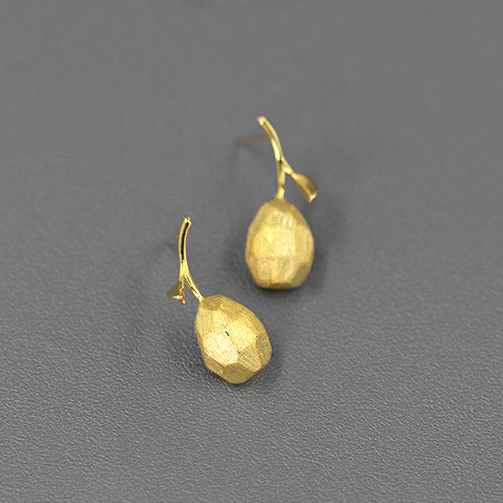 
                      
                        Pear-Earrings-By-Yonandole_3
                      
                    