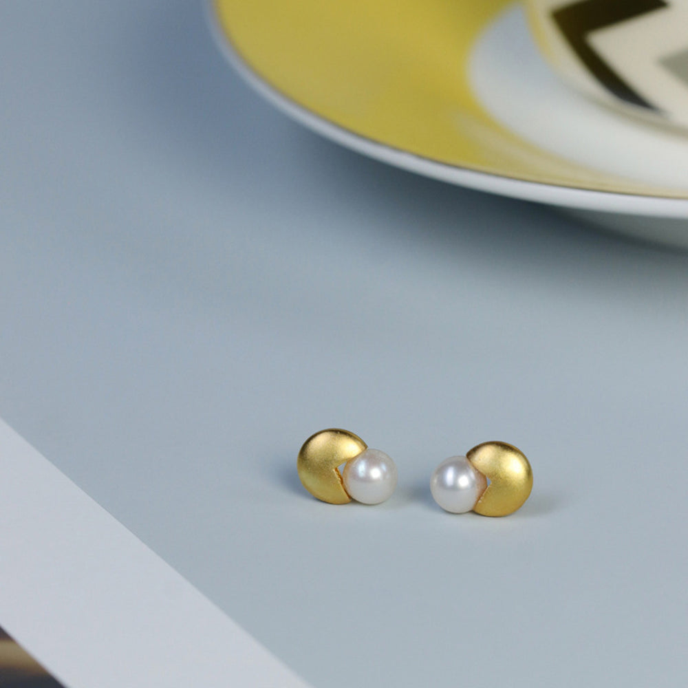 
                  
                    Pearl-Earrings-Pac-Man-Style-By-Yonandole_11
                  
                