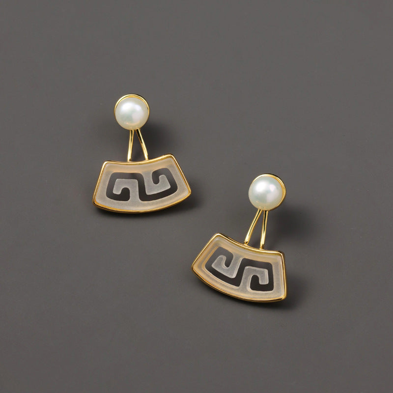 Pearl-Earrings-With-Ornament-By-Yonandole_10