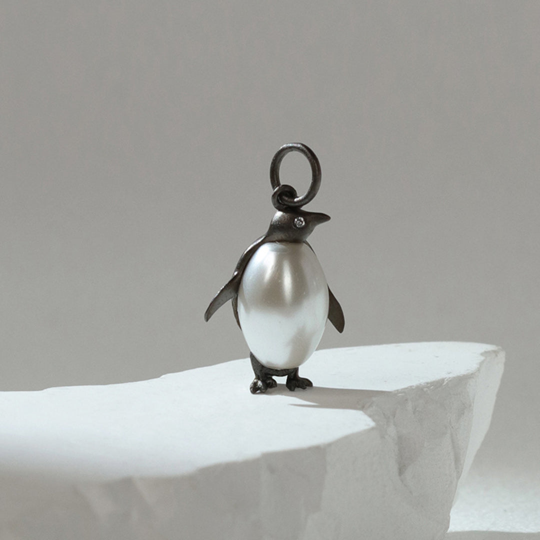 Penguin-Pendant-With-Imitation-Pearl-By-Yonandole_1