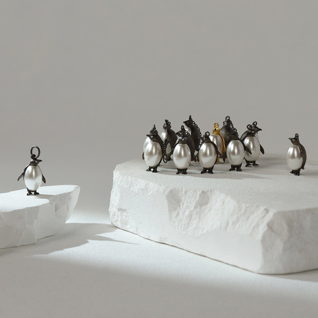 Penguin-Pendant-With-Imitation-Pearl-By-Yonandole_2