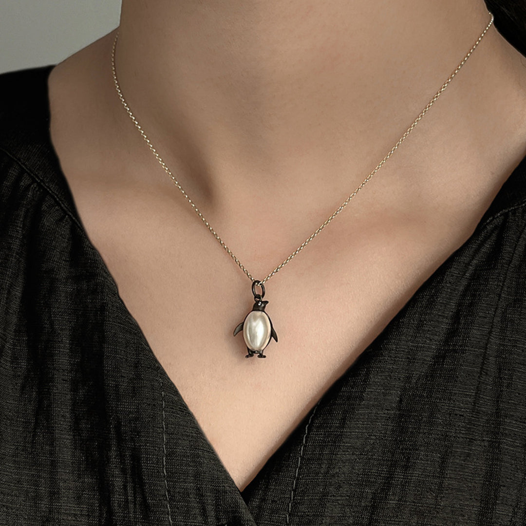 Penguin-Pendant-With-Imitation-Pearl-By-Yonandole_3